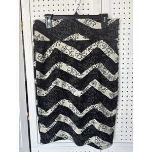 LuLaRoe Cassie Pencil Skirt L Large Black & Cream Beige Zig Zag Floral‎ EUC!